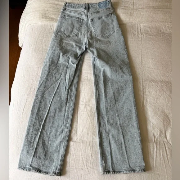 Abercrombie & Fitch curve love the 90s relaxed jean, high rise, light wash - Picture 6 of 6